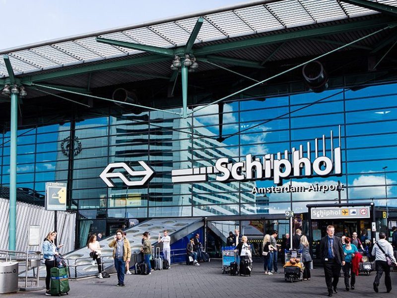 بسبب نقص الموظفين .. مطار سخيبول الهولندي يقرر تخفيض أعداد المسافرين هذا الربيع