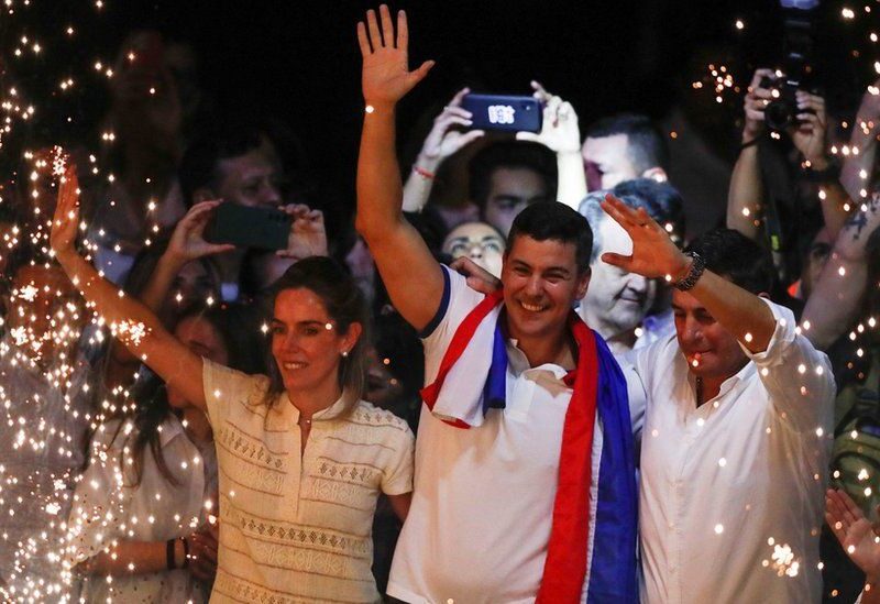 سانتياغو بينيا يفوز بالإنتخابات الرئاسية في باراغواي ويبقي اليمين في السلطة