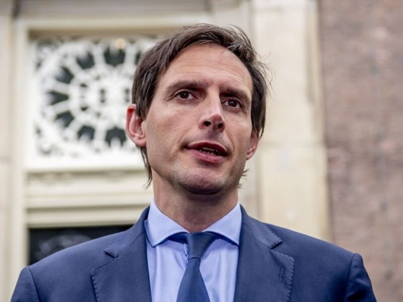 رئيسة المفوّضية الأوروبية تدعم تولّي وزير خارجية هولندا ملف المناخ
