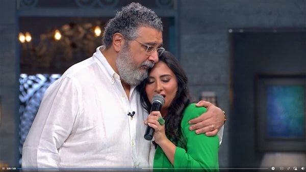 خلال برنامج “صاحبة السعادة”: ماجد الكدواني يبكي بعد رؤية إبنته